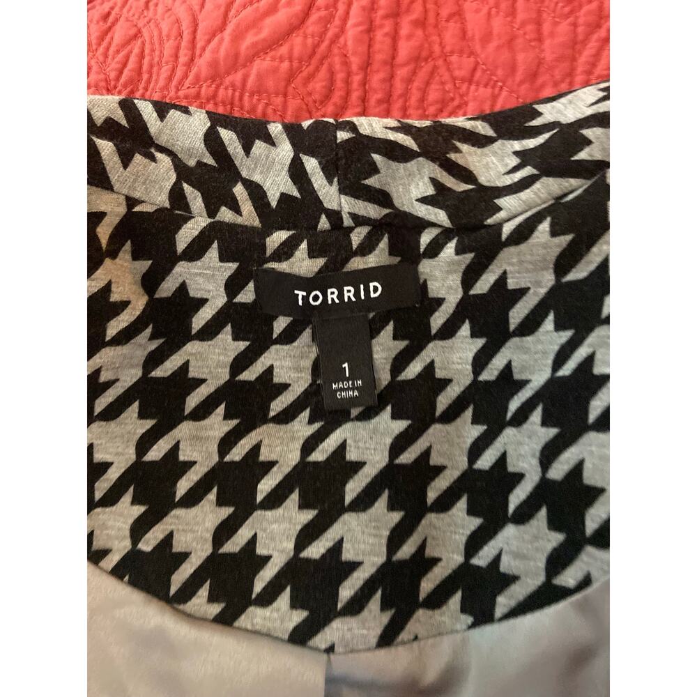 Torrid Size 1 black & gray houndstooth ponte knit fully lined one button blazer - Picture 8 of 9